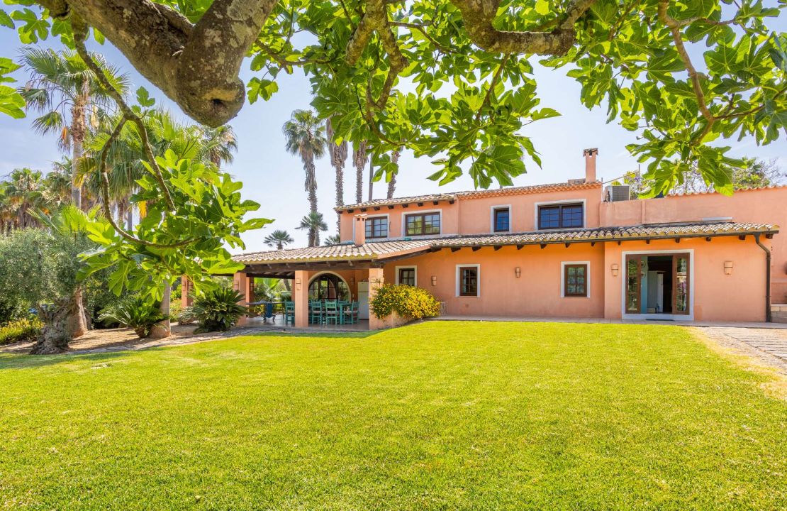 Charming Country Retreat near Campanet with Main House & Guesthouse
